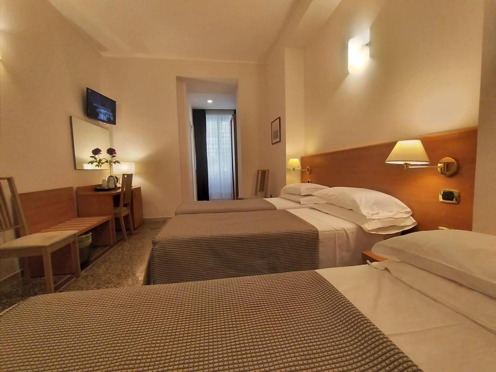 רומא Hotel Principe Eugenio מראה חיצוני תמונה