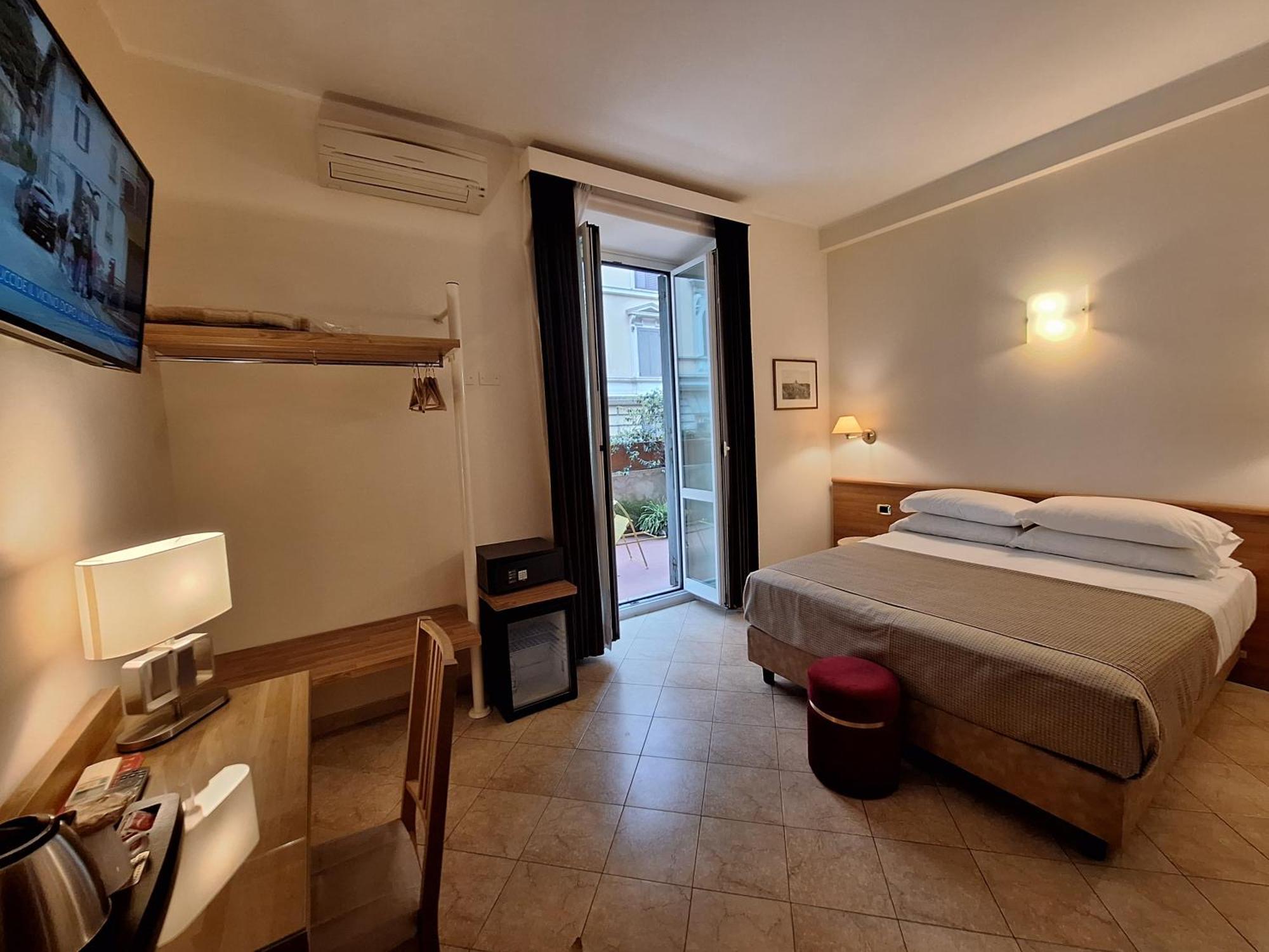 רומא Hotel Principe Eugenio מראה חיצוני תמונה
