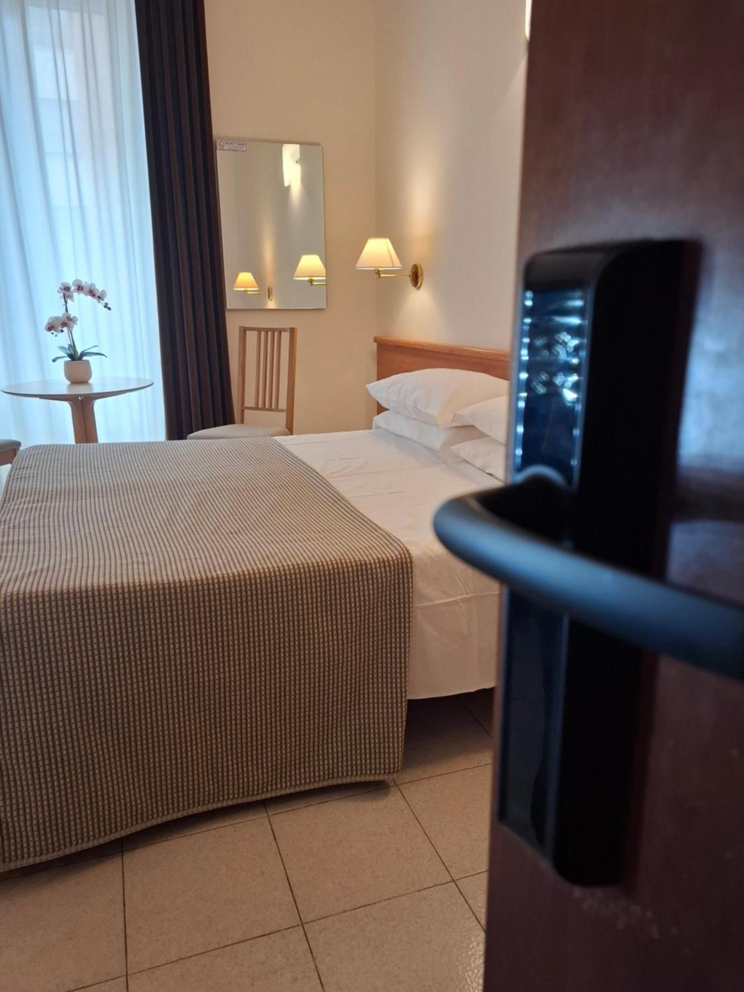 רומא Hotel Principe Eugenio מראה חיצוני תמונה